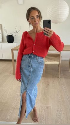 Wedding Dresses Ideas, Outfit For Fall, Looks Black, Red Cardigan, Dresses Ideas, Red Sweater, Mode Inspo, Outfit Inspo Fall, Mode Inspiration