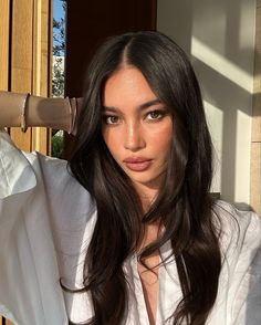 Voluminous Brunette Hair, Kelsey Merritt Hair, Kelsey Merritt Makeup, Dark Hair Latina, Rich Black Hair, Dark Hair Asian, Black Hair Tan Skin, Dark Features Women, Dark Straight Hair