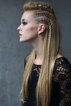 Running Hair, Side Braid Hairstyles, Viking Woman, Trendy Hairstyle, Dreadlock Hairstyles