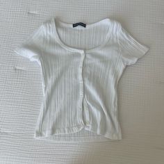 Brand New Without Tag Classic Tops With Buttons For Day Out, White Buttoned Top For Everyday Wear, Dark Fits, Cute White Shirts, Tops Brandy Melville, Neon Top, Striped Halter Top, Cropped Long Sleeve Top, Xmas List