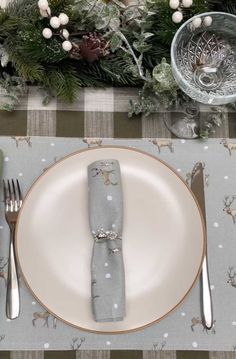 26 Christmas Table Setting Ideas for A Festive Party - Stylish Celebrations