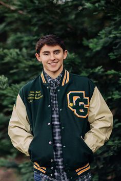 Varsity Jacket High School, Letterman Jacket Pictures, High School Letterman Jacket, Letterman Jacket Ideas, Senior Jackets, Varsity Jacket Outfit, School Jacket, Leather Varsity Jackets, Varsity Letterman Jackets