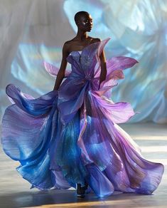 Runway Fashion Couture, Gowns Dresses Elegant, Conceptual Fashion, Fairy Fashion, Fairytale Dress, Ball Gowns Prom, Gala Dresses, Fantasy Dress, Chic Outfit