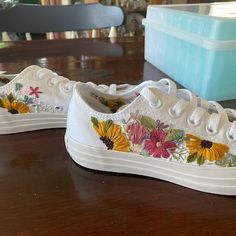 Custom Converse Chuck Taylor All Star LOW Shoes Embroidered by - Etsy Japão Multicolor Embroidered Sneakers For Summer, Floral Initial, Custom Converse, Low Shoes, Embroidered Shoes, Personalized Embroidery, Womens Wedding Shoes, Bride Shoes, Converse Chuck Taylor All Star