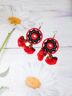 Handmade Bohemian Flower Earrings For Party, Handmade Red Flower Earrings For Party, Crochet Dangle Jewelry, Trendy Handmade Festive Earrings, Trendy Handmade Earrings For Festive Occasions, 90s Jewelry Trends, Turquoise Jewelry Earrings, Beaded Jewelry Earrings, Diy Jewelry Unique