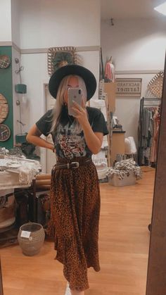 Fall Outfits Women Country, Western Rockstar Outfit, Country Gig Outfit, Dark Boho Style Outfits, Alt Western Aesthetic, Long Skirt Outfits Western, Simple Work Outfits Summer, Cowgirl Hippie Aesthetic, Hippy Country Outfit