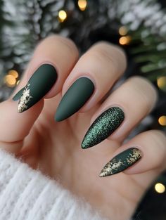 Green Christmas Nails 2025: Festive Nail Art Ideas to Spark Holiday Cheer Green Christmas Nail Designs French Tip, Matt Green Christmas Nails, Green Ombre Christmas Nails, Sparkly Festive Nails, Matte Holiday Nails Christmas, Matte Green Nails Christmas, Winter Nail Ideas Green, Green Christmas Nails With Bow, Green Winter Nail Ideas