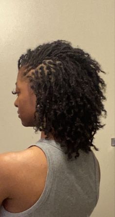 Thick Micro Locs, Small Locs With Curly Ends, Large Microlocs, Colored Microlocs, Microlocs Hairstyles, Microloc Styles, Black Hair With Brown Highlights