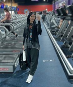 Hijabi Exercise Outfits, Sports Wear Hijab, Modest Gym Aesthetic, Modest Gym Clothes For Women, Sports Hijab Outfit, Sport Modest Outfit, Modest Gym Fits Women, Hijabi Active Wear