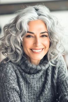 Voluminous Silver Waves Hairstyle on a smiling woman in her 50s with gray hair. Loose Curls Hairstyles, Waves Hairstyle, Grey Hair Over 50, Cut Layers