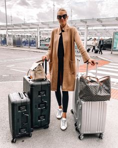 Honeymoon Travel Outfit, Comfortable Airport Outfit, Calpak Luggage, Travel Style Airport, Chic Airport Outfit, Flight Outfit, Fashion Travel Outfit