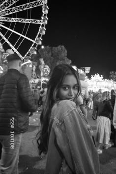 Black and white filter film retro vintage photoshoot ferris wheel amusement park carnival Ferris Wheel Pictures Ideas, Amusement Park Pictures Ideas, Amusement Park Poses, Park Pictures Ideas, Fair Photo Ideas, Ferris Wheel Photoshoot