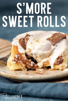 a close up of a pastry on a plate with the words ooey gooey s'more rolls