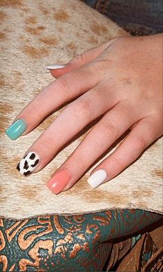 Western cow-print nails Nail Simple Art, Cowgirl Nails Westerns, Nails Cowgirl, Western Nail Ideas, Country Nail Designs, Beginners Nails, Cowgirl Nails