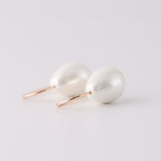 These Ceramic Pearl Earrings make a statement with their elegant, teardrop dangle and luxurious gold filled finish. Perfect for adding a touch of sophistication and class to an everyday look, they'll become your new go-to accessory. Dare to be bold and stylish!• Sold in pairs• Available in: High Quality Solid 925 Sterling Silver, Gold filled 12K and Rose gold filled 12K• Pearl drop size: 2cm x 1.5cm• Wire Thickness - 1mm (18gauge)• Length of the earrings: 3cm Polished Finish Pearl Drop Earrings, Gold 14k Gold-filled Drop Pearl Earrings, White 14k Gold-filled Drop Pearl Earrings, 14k Gold-filled Pearl Drop Earrings In Pearl White, Elegant 14k Gold-filled Pearl White Pearl Earrings, Silver Drop Earrings, Pearl Drop, Pearl Drop Earrings, Solid 925 Sterling Silver