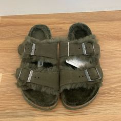 New! Never Worn. Cozy Soft Shearling Slides. Classic Birkenstock Arizona Style With The Cork Footbed. Color Is A Pretty, Moss Green. Birkenstock Calls The Color Thyme. Size 36, Aka 5-5 1/2. Medium Width. Green Birkenstock, Arizona Style, Shoes Birkenstock, Birkenstock Arizona, Birkenstock Shoes, Moss Green, Thyme, Women's Shoes Sandals, Suede Leather