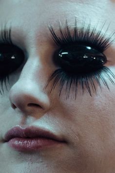 Gareth Pugh AW17 womenswear LFW London Dazed Body Sculpture, Lost Highway, Curiosity Cabinet, Runway Makeup, Gareth Pugh, Beauty Stuff, Artistry Makeup