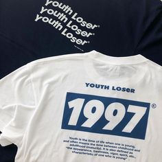 おしゃれさん御用達♡インスタグラマープロデュース”Youth Loser”って知ってる？| したいが見つかる、流行先取りメディア【Petrel（ペトレル）】 Vinyl Shirt Designs Graphic Tees, 1997 Aesthetic, T Shirts Design Ideas, Merch Design Ideas, Aesthetic Shirt Design, Minimal Shirt Design, Shirt Design Ideas, Graphic Shirt Design, T Shirt Design Ideas