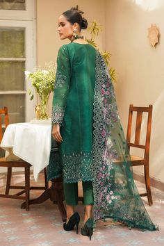 Try a Traditional Green Embroidered Pakistani Kameez Salwar Suit that is a breathtaking masterpiece that will give you a head-turning look on the big day. Lavish designs and floral motifs make this beautiful Pakistani Dress an epitome of beauty. Jacquard Lawn Kameez: The beautiful kameez in an alluring green color is adorned with intricate designs and fine details of embroidery. The fabric of this embroidered kameez is premium jacquard lawn. Sequins, floral motifs, and beaming ornaments make thi Pakistani Kameez, Pakistani Boutique, Pakistani Designer Clothes, Swiss Luxury, Organza Sleeves, Beautiful Pakistani Dresses, Pakistan Fashion, Lawn Suits, Pakistani Designers