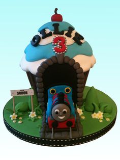 a thomas the train birthday cake is on display