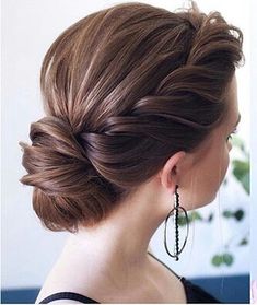 Medium Length Hair Styles Wedding Guest, Deb Hair, Classy Updo Hairstyles, Bride Hairstyles Updo, Smart Hairstyles, Curly Hair Up, Easy Hairdos, Mother Of The Bride Hair, Hair Upstyles