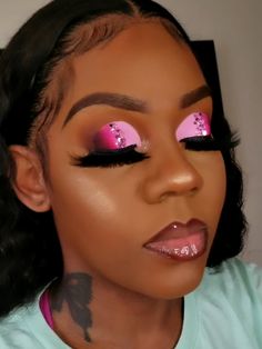 Pink Makeup Looks Black Women, Pink Makeup Ideas, Hot Pink Makeup, Pink Cut Crease, Pink Glitter Makeup, Valentine's Day Makeup, Birthday Makeup Looks, Red Eye Makeup