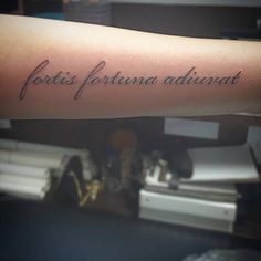 a person with a tattoo on their arm that says, paris fortuna adjuat