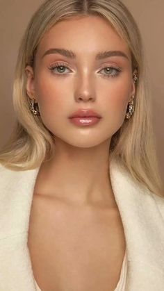 Wedding Makeup Blonde, London Painting, Makeup Counter, Mekap Mata, Bridal Makeup Natural, Wedding Day Makeup, Makeup For Blondes