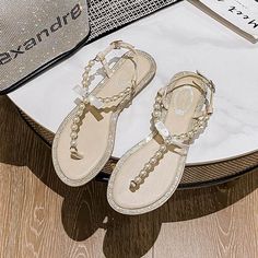 2022 Summer Flat Sandals Womens Boho Pearl Embellished Sandals Fashion Versatile Flats Plus Size Womens Beach Resort Shoes Summer Flat Sandals, Summer Sandals Flat, Pearl Sandals, Luxury Flats, Ankara Style, Ding Dong, Summer Flats, Embellished Sandals, Stunning Outfits