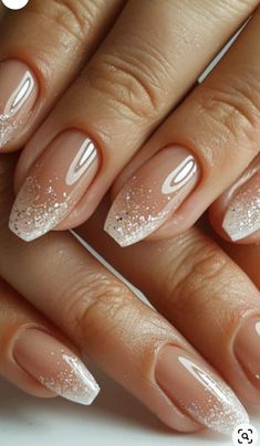 Wedding Bride Nails Ideas, Kerstnagels Glitter, Glitter Tip Nails, Bridal Nails Designs, Engagement Nails, Latest Nail Designs, Bridal Nail Art, Chrome Nails Designs, Makijaż Smokey Eye