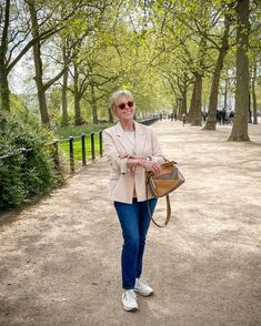 What to pack for Europe: essentials - une femme d'un certain âge Travel Wardrobe Capsule, What To Pack For Europe, Pack For Europe, Scarf Cardigan, Spring Summer Capsule Wardrobe, Style Analysis, Smart Casual Wardrobe, Personality Profile, London Aesthetic