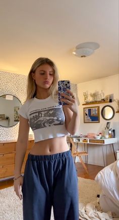 Crop Top Outfits Comfy, Fits W Sweatpants, Sweatpant Crop Top Outfit, Sweatpants Outfit Crop Top, Navy Blue Sweatpants Outfit Winter, Navy Blue Brandy Melville Sweatpants, Crop And Sweats Outfit, Rolled Sweatpants Outfit, Brandy Anastasia Sweatpants Outfit