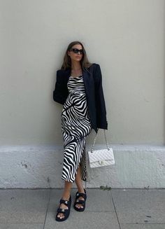 Zebra Print Clothes, Audition Outfit, Pregnant Outfit, Style Casual Chic, Black White Outfit, Zebra Dress, Pregnancy Outfits, Summer Dress Outfits, Casual Chic Outfit