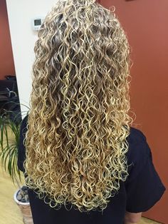 very beautiful spiral perm Loose Spiral Perm, Spiral Perm Long Hair, Long Perm, Perm Curls, Long Hair Perm, Curly Perm, Spiral Perm, Curly Blonde Hair, Blonde Curly Hair