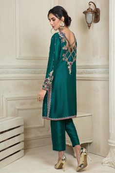 Minimal Embroidery, Casual Bridal Dress, Indian Suit, Print Shirts Women, Color Peacock, Latest Dress Design, Designer Outfit, Shirt Pant, Pakistani Fashion Party Wear