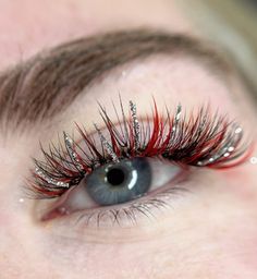 Red and Glitter lashes are great for Christmas and New Year Looks. 14 different colour eyelash extensions, perfect for getting creative with your lash looks on your clients. Christmas Lash Post, Creative Lash Extensions, Christmas Eyelash Extensions, Christmas Lash Extensions, Red Eyelash Extensions, Fall Lashes, Lashes Christmas, Lash Patterns, Red Eyelashes