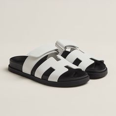 Techno-Sandal In Calfskin With Anatomical Rubber Sole And Adjustable Strap. Made In Italy Black Rubber Sole Black Calfskin Insole White Goatskin Lining Chic Sandals, Stylish Sandals, Black White Pink, Comfortable Sandals, Beach Shoes, Casual Elegance, Keds, Santorini, Slide Sandals