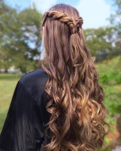 Model Off Duty Hairstyle, Elvish Hairstyles, Asoiaf Fashion, Targaryen Hair, Hairstyles For Long Hair Homecoming, Royal Hairstyles, Homecoming Hairstyles For Long Hair, Greek Hair, Medieval Hairstyles