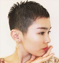 Girls Pixie Cut, Buzz Cut Women, Super Short Pixie, Crop Hair, Bald Women, Edgy Short Hair, Haircut Inspiration, Hair Brained