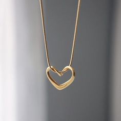 Elegant Gold Heart Necklace Gift, Elegant Gold Heart Pendant Necklace, Gold Heart-shaped Necklace For Gift, Gold-tone Heart Necklace As A Gift, Gold-tone Heart-shaped Necklace For Gift, Jewelry Case, Sky Photography, Pearl Ring, Simple Style