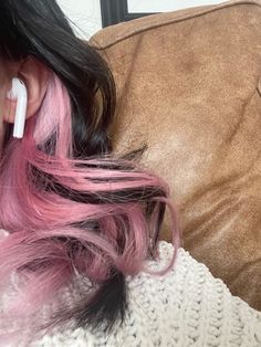 Light Pink Streaks In Black Hair, Pink Strands In Black Hair, Pink Skunk Hair, Pink Black Hair, Pink Hair Streaks, Pink Hair Highlights, Baby Pink Hair, Pink And Black Hair