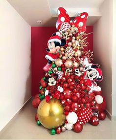 a christmas tree with minnie mouse decorations