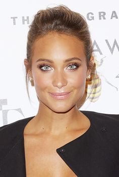 Eye Makeup Looks For Blue Eyes, Hanna Jeter, Makeup Blonde Hair Blue Eyes, Bombshell Waves, Bronzed Makeup, Hannah Davis, Eyeshadow For Blue Eyes, Bronze Makeup, Smink Inspiration