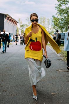 The Best Street Style Photos From the Spring 2024 Shows in Copenhagen | Vogue Casual Chic Summer, Chic Summer Style, Robes Vintage, Copenhagen Style, Copenhagen Fashion Week