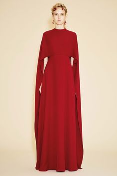 Valentino Resort 2016 - Collection - Gallery - Style.com Resort 2016 Fashion, Haute Couture Style, Valentino Resort, Elsa Schiaparelli, Long Red, Look Fashion