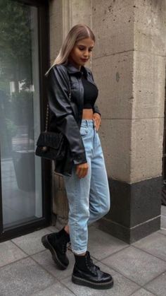 Platform Combat Boots Outfit, Jeans And Combat Boots Outfit, Platform Boots Outfit, Jeans Boots Outfit, College Outfit Ideas, Combat Boot Outfits, Combat Boot Outfit, Boot Outfits, Winter Boots Outfits