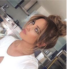 Hair Hairstyle Bridesmaid, Going Out Hairstyles, Balayage Brunette, Brown Blonde Hair, Curtain Bangs, Cool Haircuts, Khloe Kardashian, Layered Hair