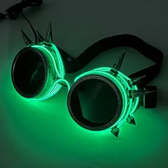 Cyberpunk goggles: illuminate your cosplay look! Step into the futuristic world of cyberpunk with these stunning goggles that light up your ensemble and take your cosplay to the next level. With an adjustable strap and comfortable padding, they provide a snug and secure fit for hours of wear. Whether you're cosplaying your favorite cyberpunk character or attending a themed event, these goggles are sure to impress. Goggles features: Material: glasses + wire lights Powered by : 2 AA batteries (Not Cyberpunk Goggles, Weird Glasses, Cyberpunk Glasses, Cyberpunk Accessories, Led Sunglasses, Men Festival Outfit, Futuristic Glasses, Visor Glasses, Futuristic World