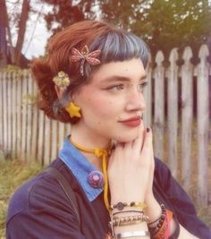 Twee Hairstyles, Twee Hair, Quirky Girl Aesthetic, Artsy Haircut, Unique Short Hair, Funky Outfits, Aesthetic People, Hair Reference, Cut My Hair