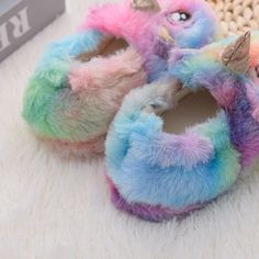 Introducing Unicorn Slippers for Children! Super Soft slippers perfect for the holidays! Available in 4 sizes. Material: Cotton Fit: True to size Boys Leather Sandals, Baby Loafers, Unicorn Slippers, Boys Slippers, Girls Flip Flops, Unicorn Colors, Soft Slippers, Winter Shoes For Women, Winter Slippers